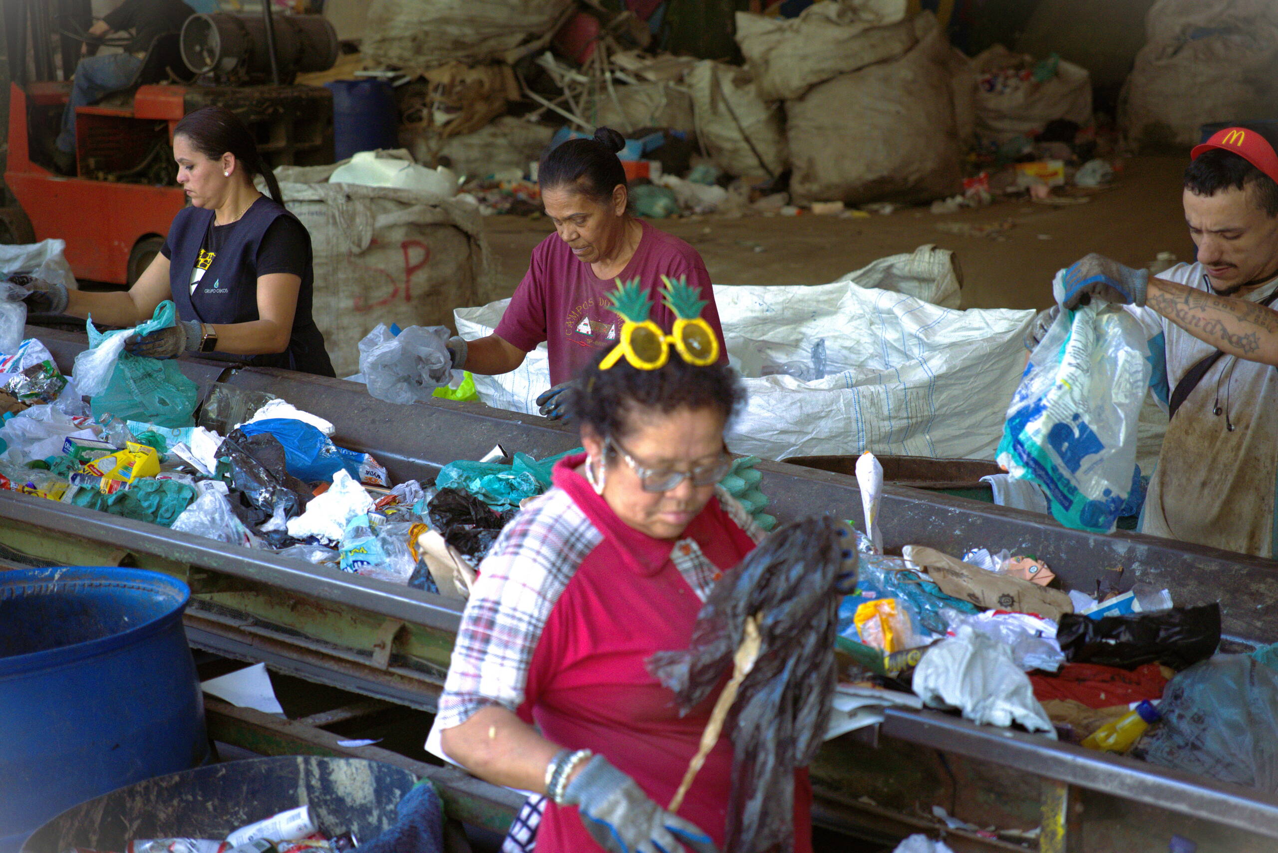 Chance und Zukunftsperspektive für sozial benachteiligte Menschen durch ihre Arbeit im Recycling.