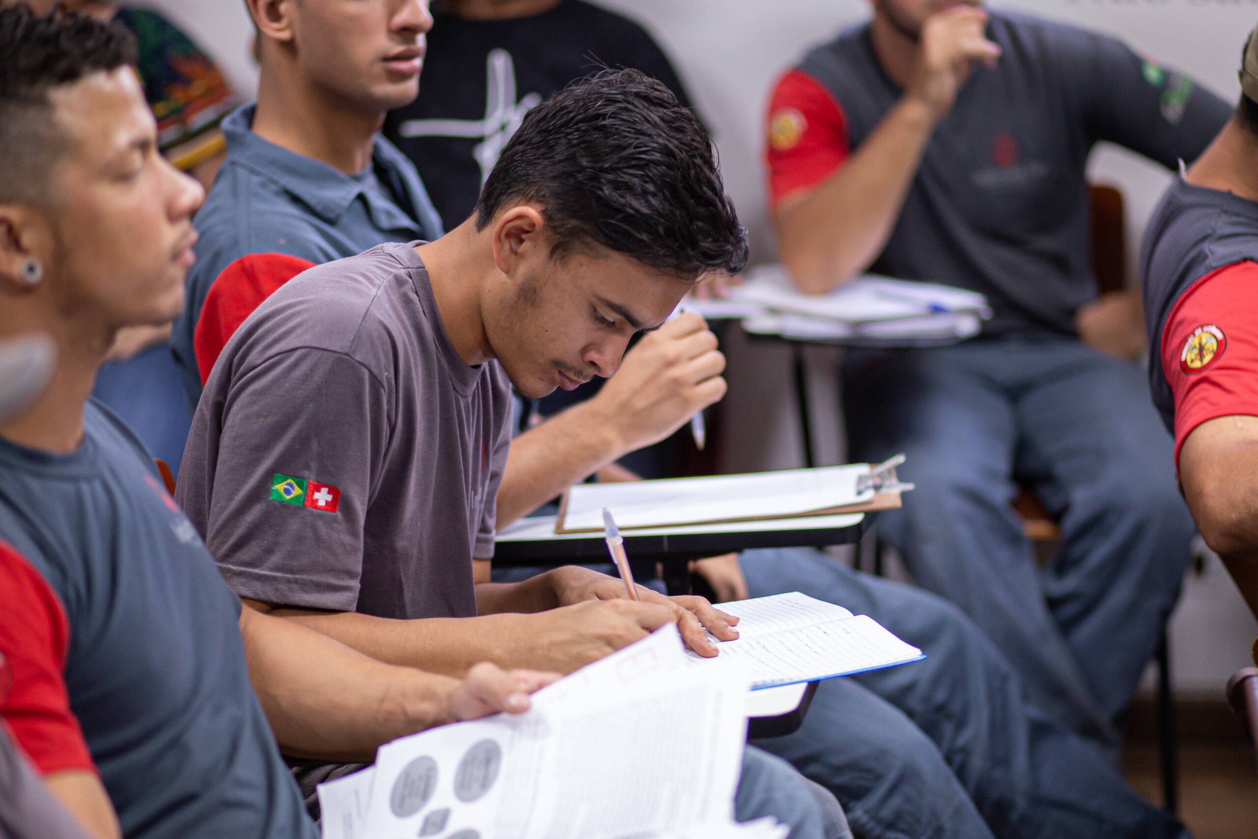 Mitarbeitende beim Besuch von Weiterbildungskursen